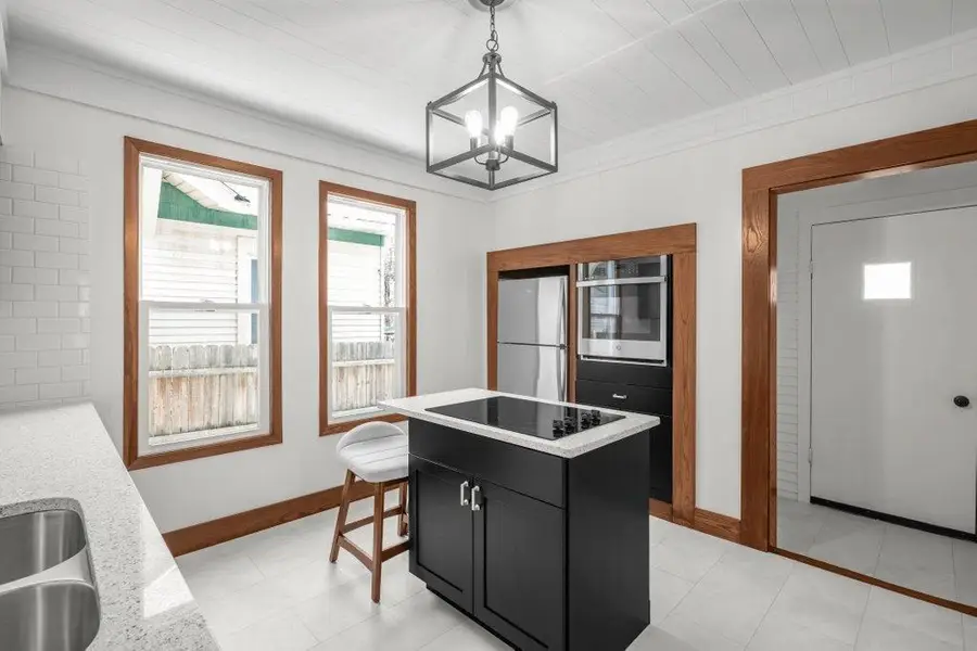 1048 Thomas Avenue, Saint Paul, MN 55104 - #3