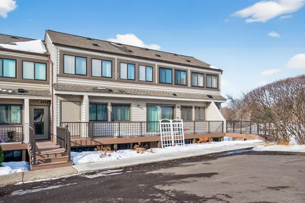 8940 Neill Lake Road #135E, Eden Prairie, MN 55347