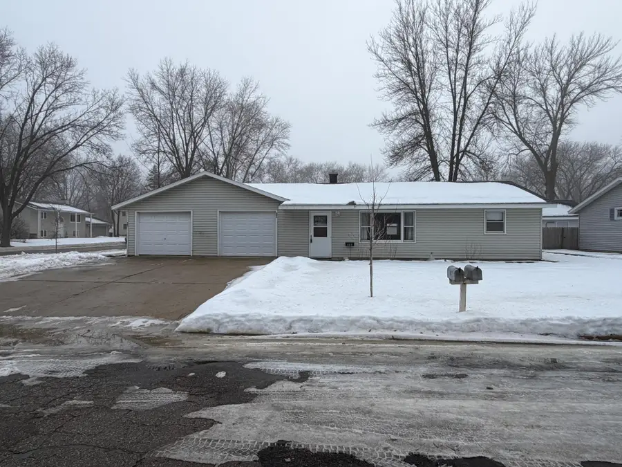 801 14th Avenue Sw, Willmar, MN 56201 - #3