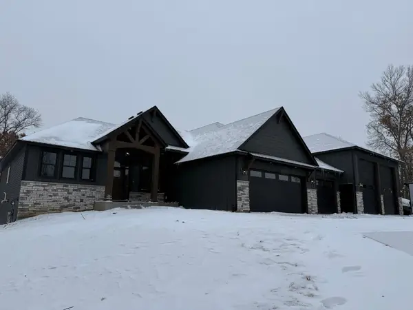 853 200th Avenue Nw, Oak Grove, MN 55011