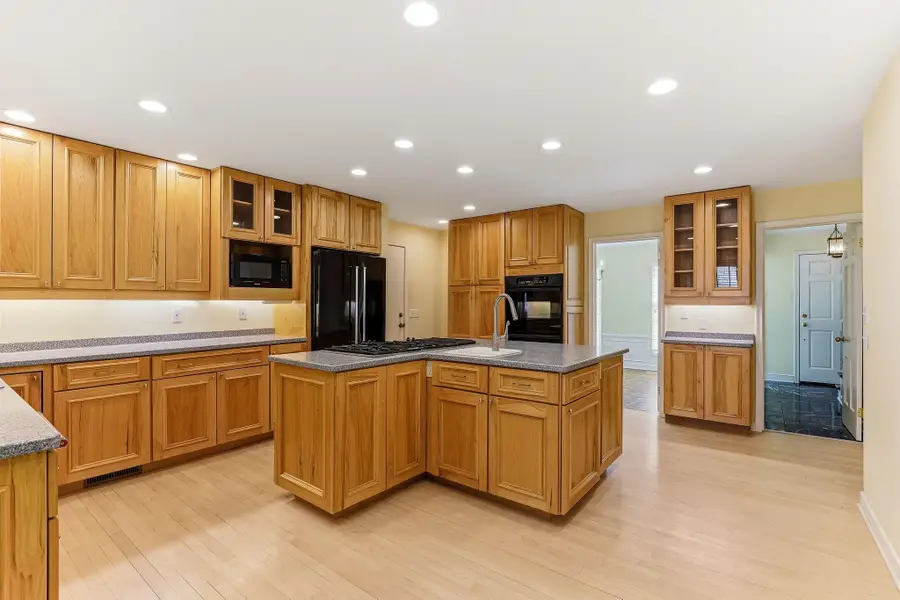 1611 Sumter Avenue N, Golden Valley, MN 55427 - #3