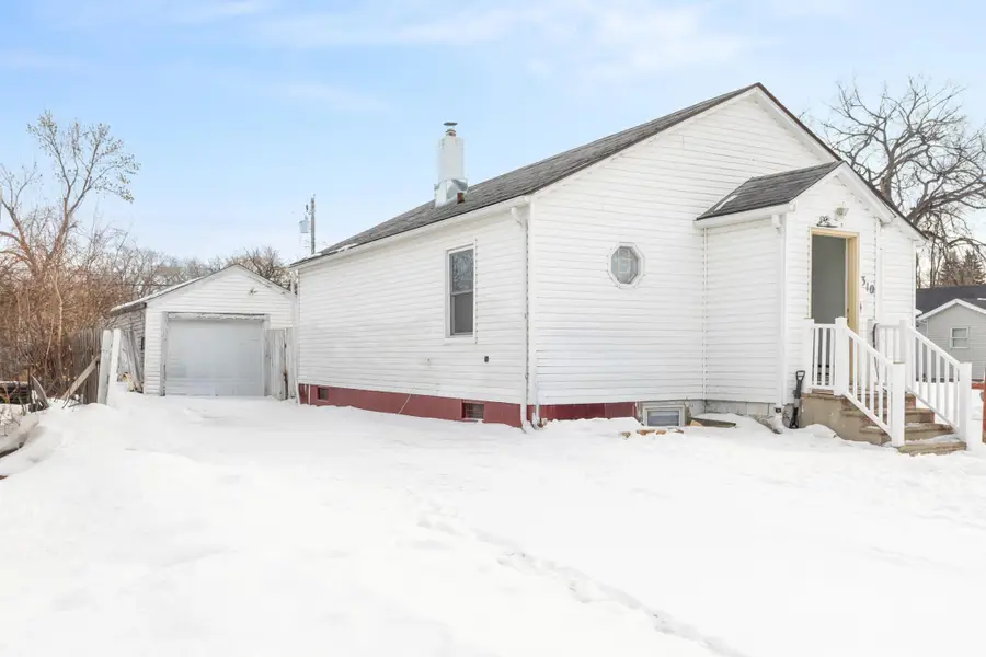 310 23rd Street S, Fargo, ND 58103 - #2