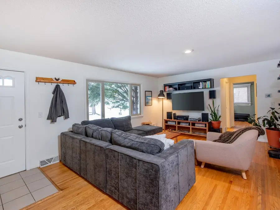 10341 Clinton Avenue S, Bloomington, MN 55420 - Image #3