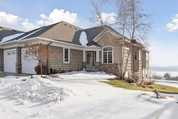 10046 Indigo Drive, Eden Prairie, MN 55347