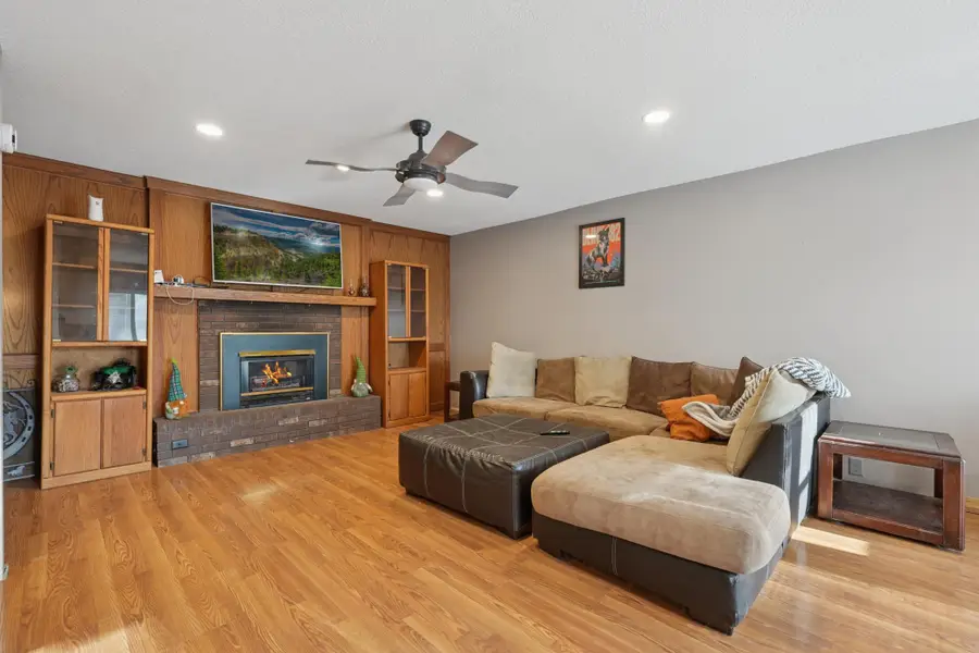 202 W Warren Street, Roberts, WI 54023 - #2