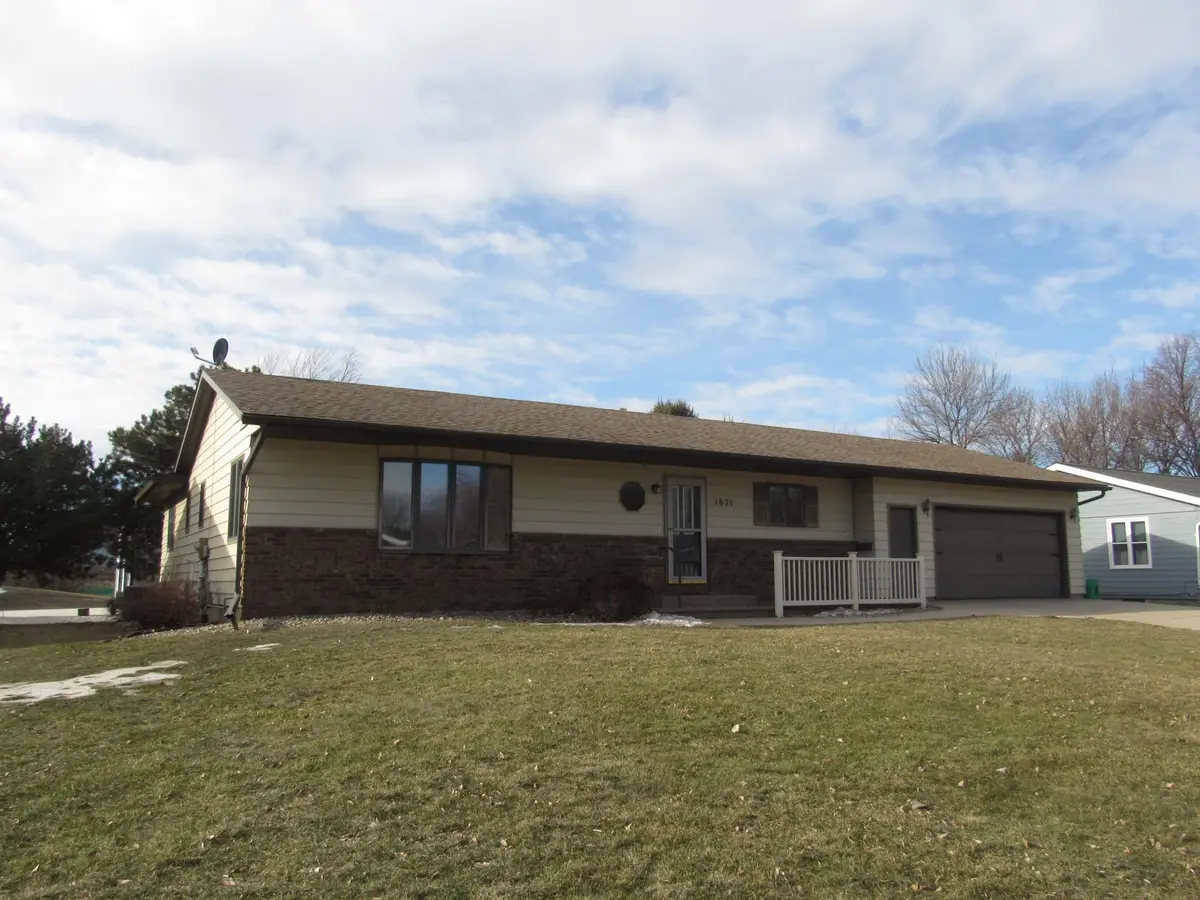 1621 Oakwood Drive, Worthington, MN 56187 - Image #1