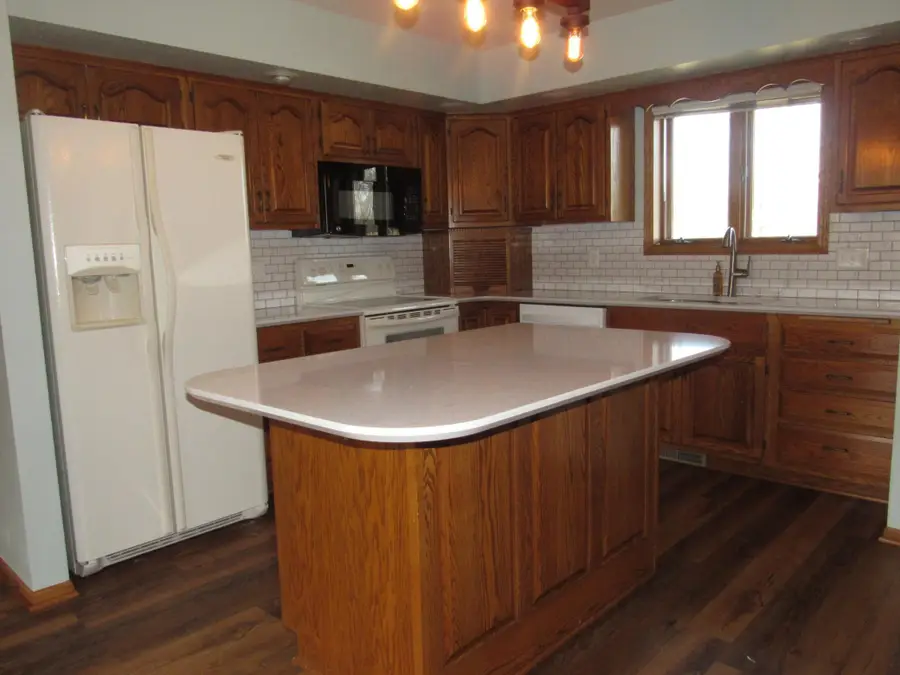 1621 Oakwood Drive, Worthington, MN 56187 - Image #2