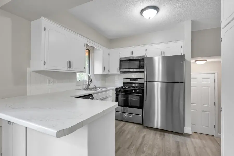 5827 Winnetka Avenue N, New Hope, MN 55428 - #3