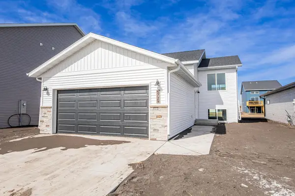 6729 67 Avenue S, Horace, ND 58047