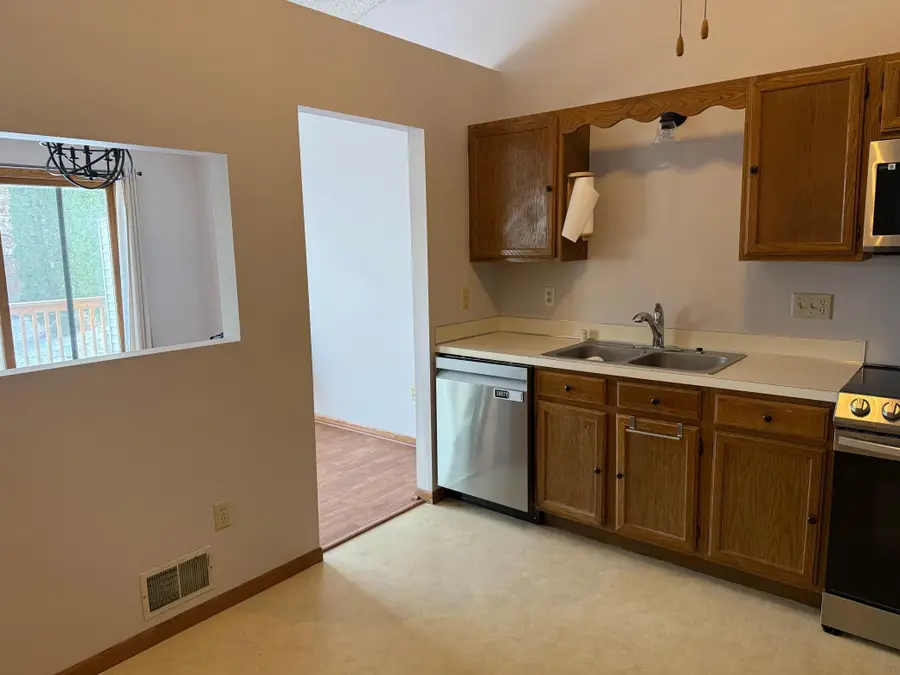 565 Skillman Avenue E, Maplewood, MN 55117 - Image #3