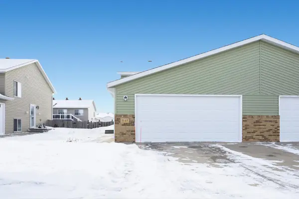 1143 42nd Avenue W, West Fargo, ND 58078