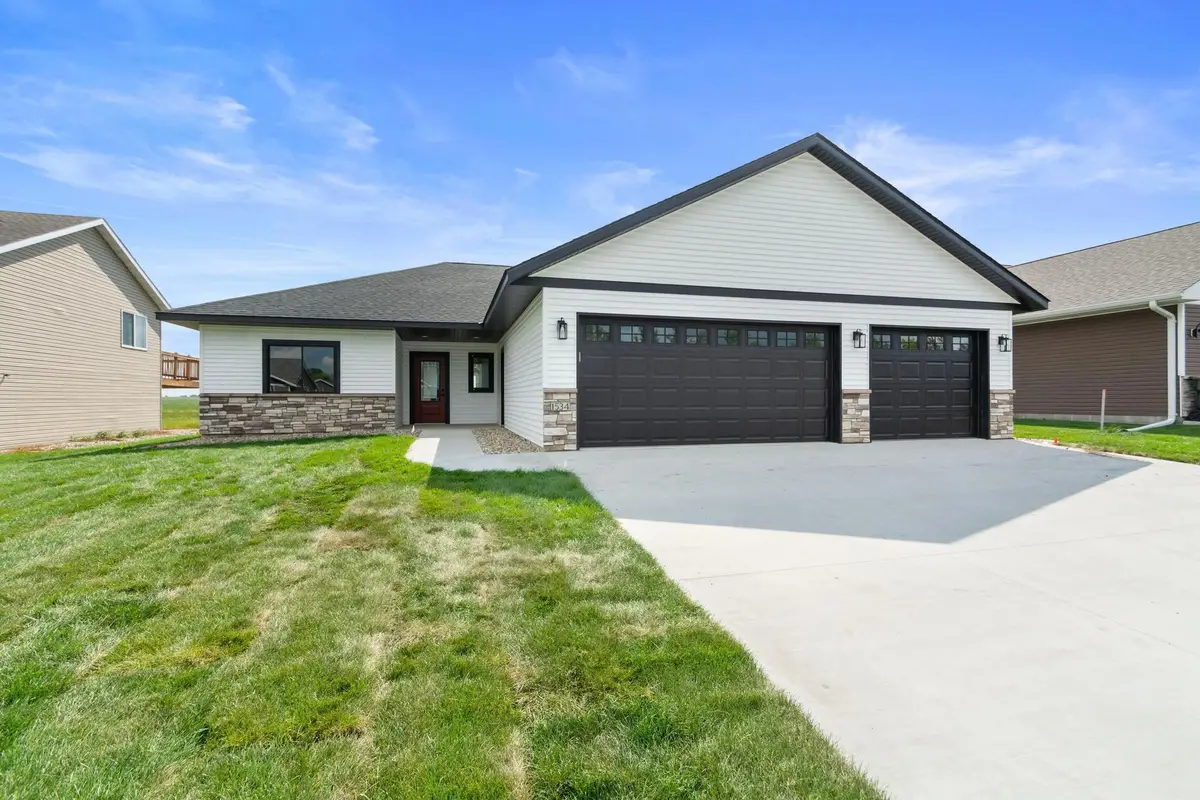 1534 9th Avenue Sw, Hutchinson, MN 55350 - #1