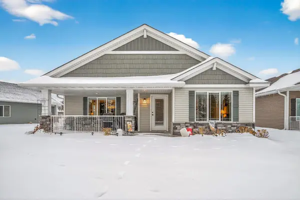 813 Golden Way Nw, Isanti, MN 55040