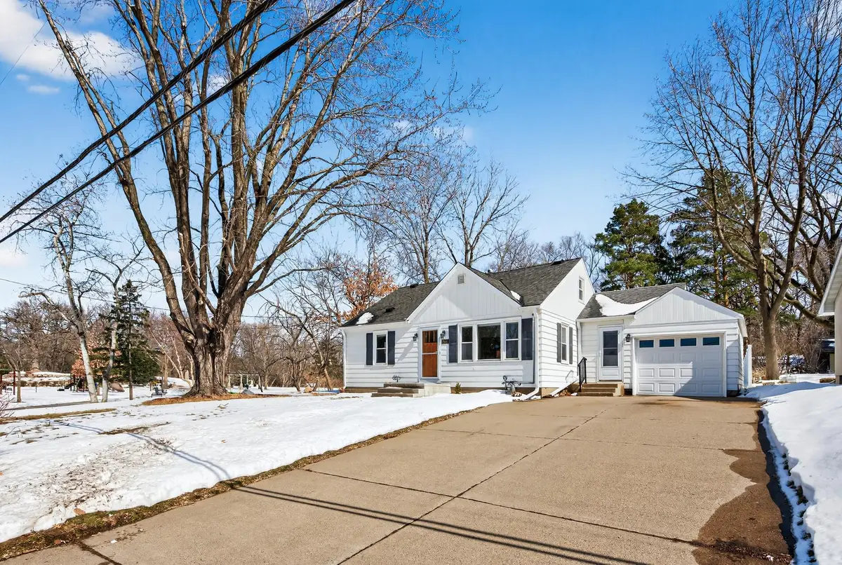 1946 Chatsworth Street N, Roseville, MN 55113 - #1