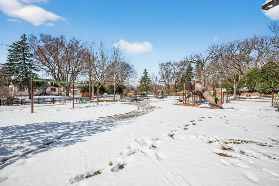 1946 Chatsworth Street N, Roseville, MN 55113 - #2