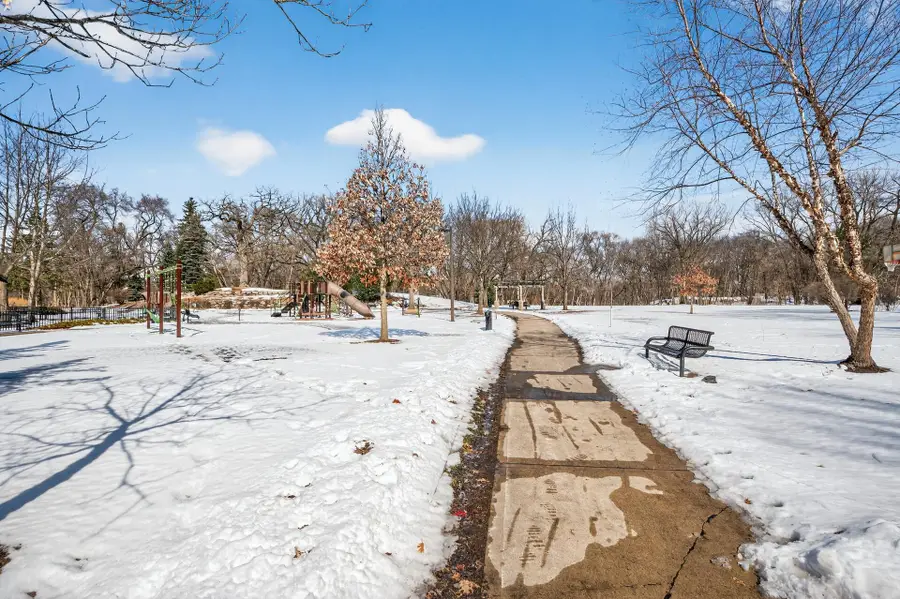 1946 Chatsworth Street N, Roseville, MN 55113 - #3