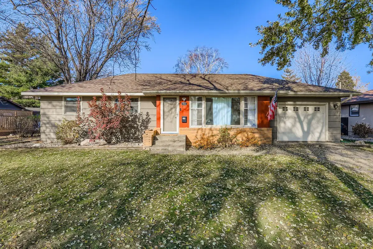 723 5th Avenue W, Shakopee, MN 55379 - #1