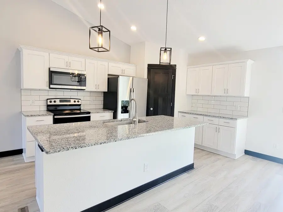 705 Council Court, Ellendale, MN 56026 - Image #3