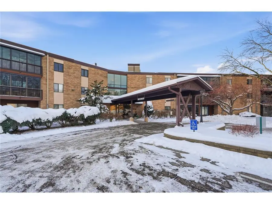 2670 Oxford Street N #202, Roseville, MN 55113 - Image #2