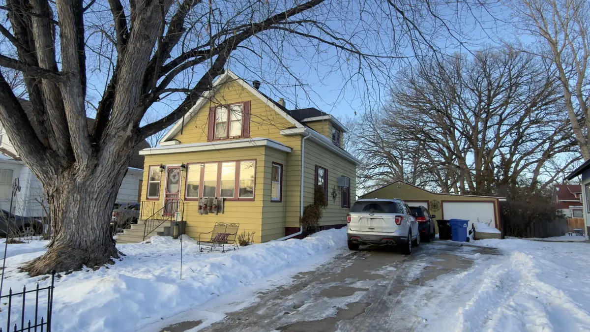 34 S Terrace N, Fargo, ND 58102 - #1