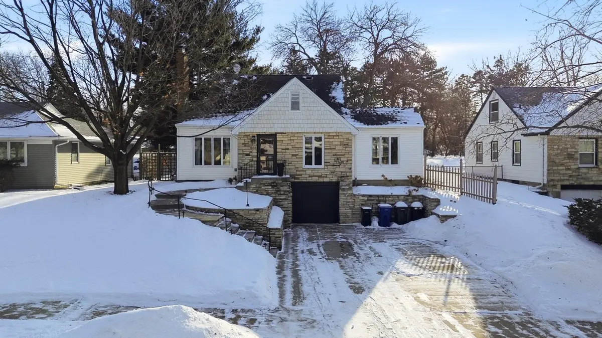 1866 Yorkshire Avenue, Saint Paul, MN 55116 - #1