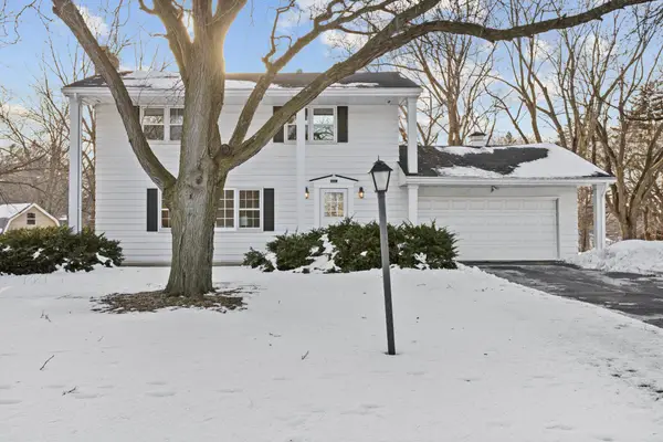 101 Heritage Circle N, Burnsville, MN 55337