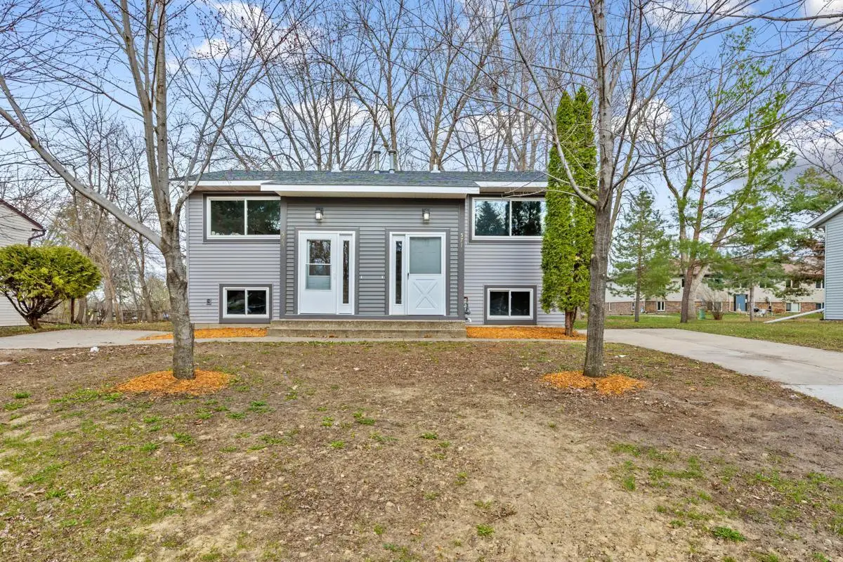 571 N Montgomery Avenue, Le Center, MN 56057 - Image #1