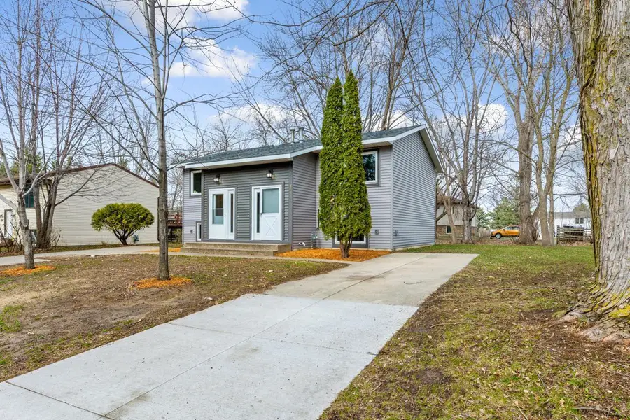 571 N Montgomery Avenue, Le Center, MN 56057 - Image #2