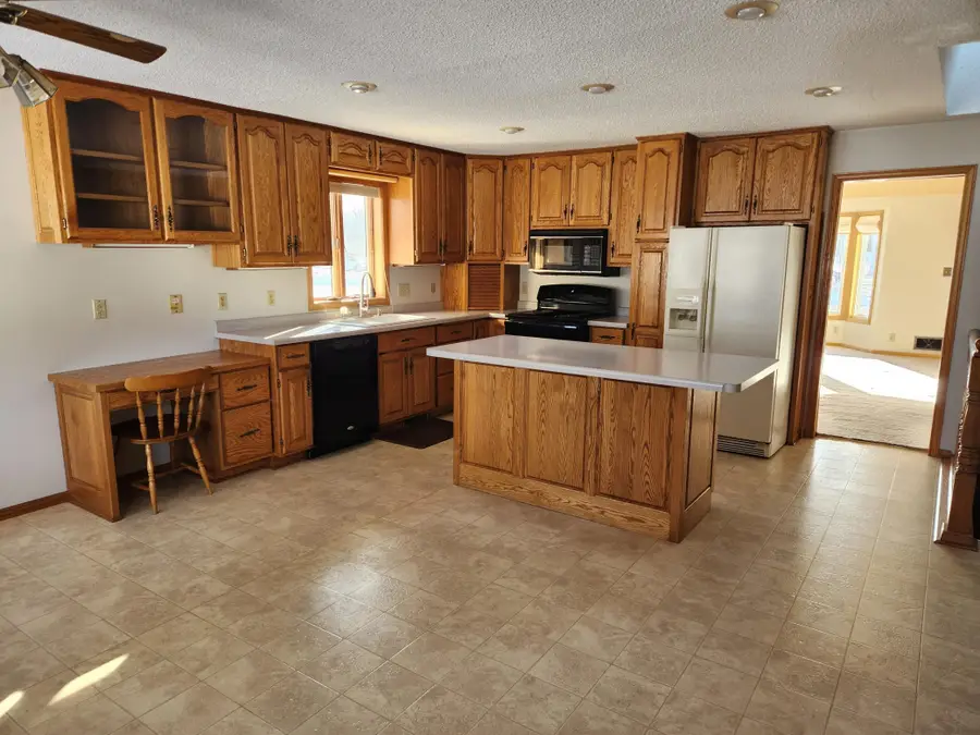 914 Chestnut Court, Saint Cloud, MN 56303 - Image #2