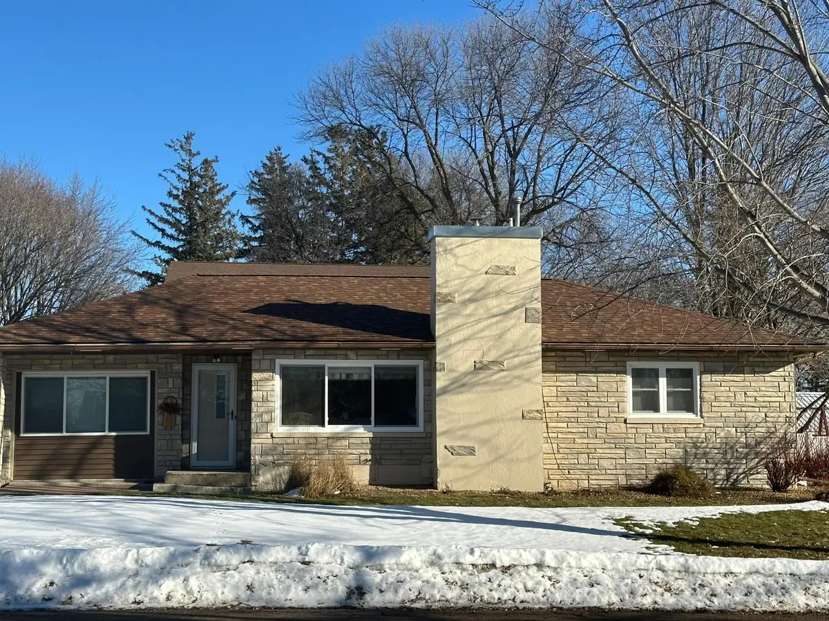 137 Memorial Avenue Nw, Blooming Prairie, MN 55917 - Image #1