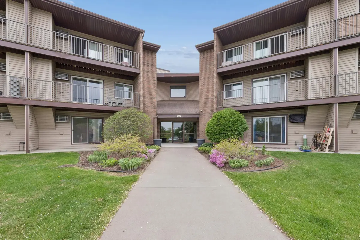 3440 Golfview Drive #121, Eagan, MN 55123 - #1