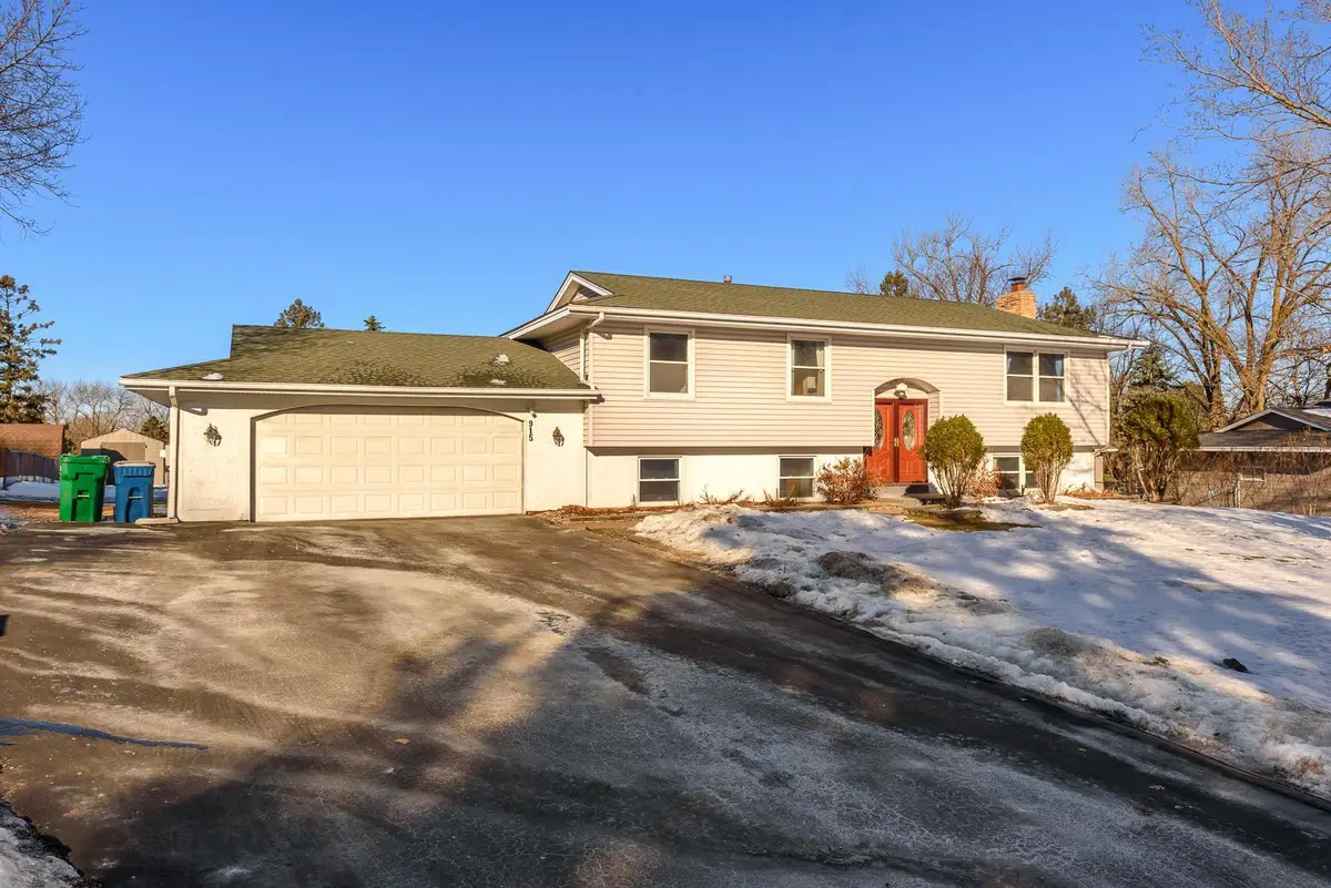 915 Pineview Lane N, Plymouth, MN 55441 - Image #1