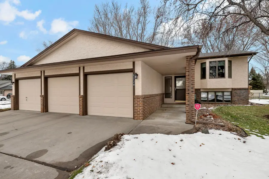 1729 Presidential Lane, Shakopee, MN 55379 - Image #3