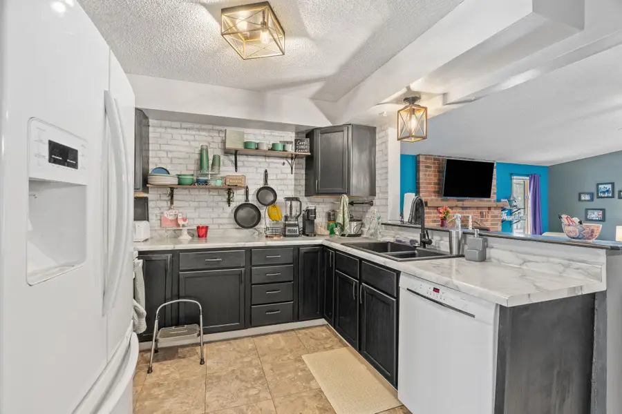 6996 Hickory Drive Ne, Fridley, MN 55432 - #3