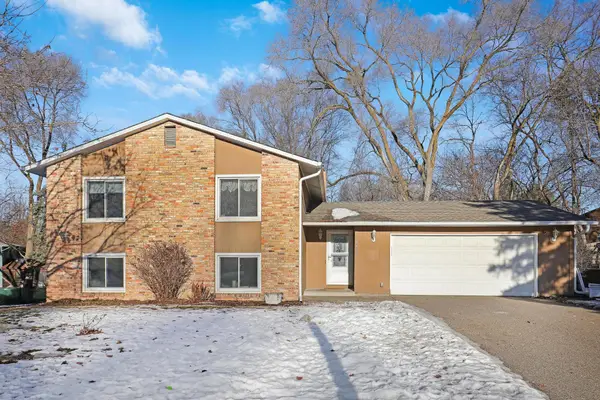 10460 Buckingham Drive, Eden Prairie, MN 55347