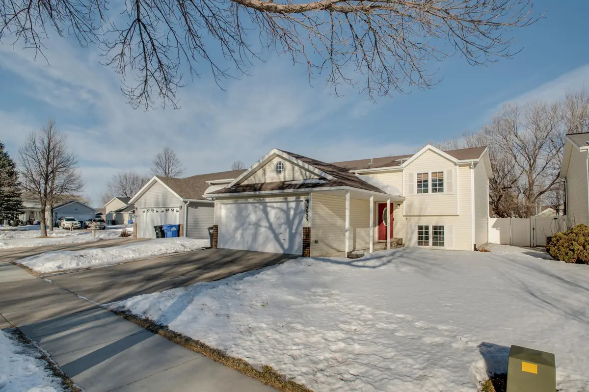 2825 35 1/2 Avenue S, Fargo, ND 58104 - Image #1