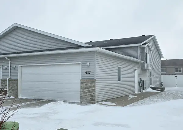 937 36th Avenue S, Moorhead, MN 56560