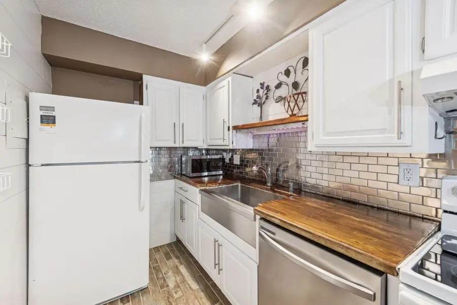 2200 Nevada Avenue S #211, Saint Louis Park, MN 55426 - #2