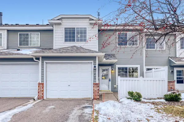 2123 Grenadier Avenue N, Oakdale, MN 55128