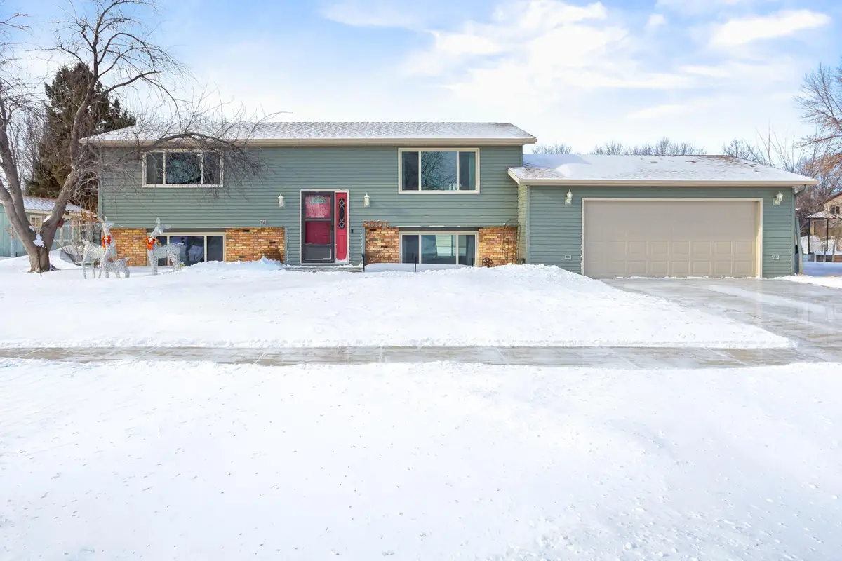 2801 22nd Street S, Fargo, ND 58103 - Image #1