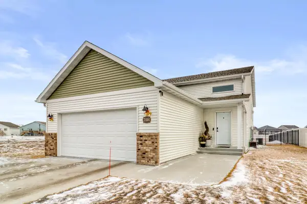 7316 30th Street S, Fargo, ND 58104