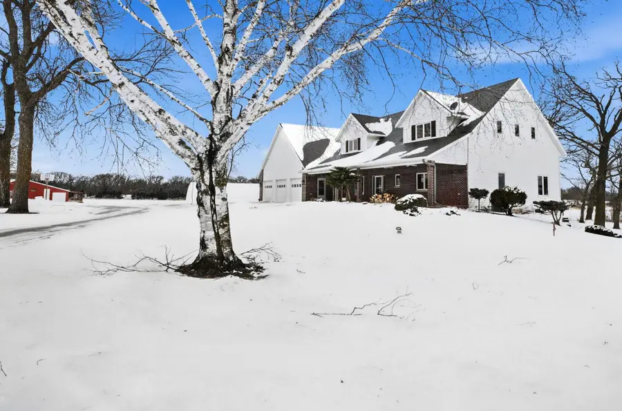 3825 County Road 40 Ne, New London, MN 56273 - #3