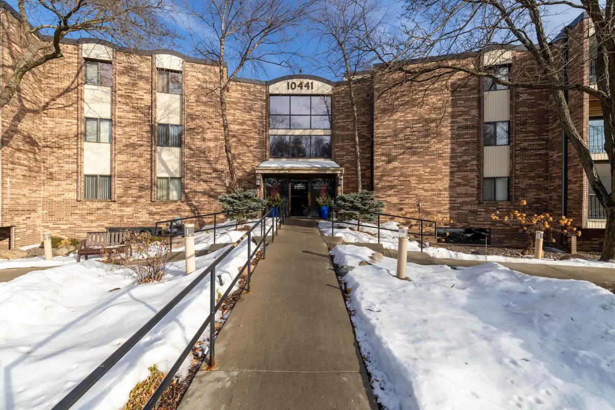 10441 Greenbrier Road #120, Minnetonka, MN 55305 - Image #1