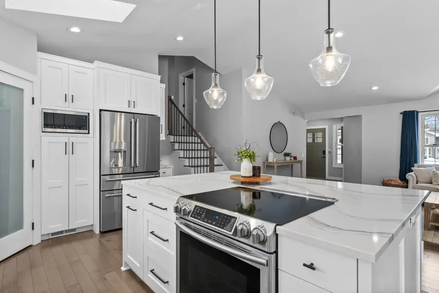 9201 La Rivier Court, Eden Prairie, MN 55347 - Image #3