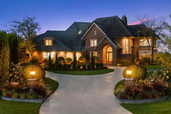 18313 Nicklaus Way, Eden Prairie, MN 55347