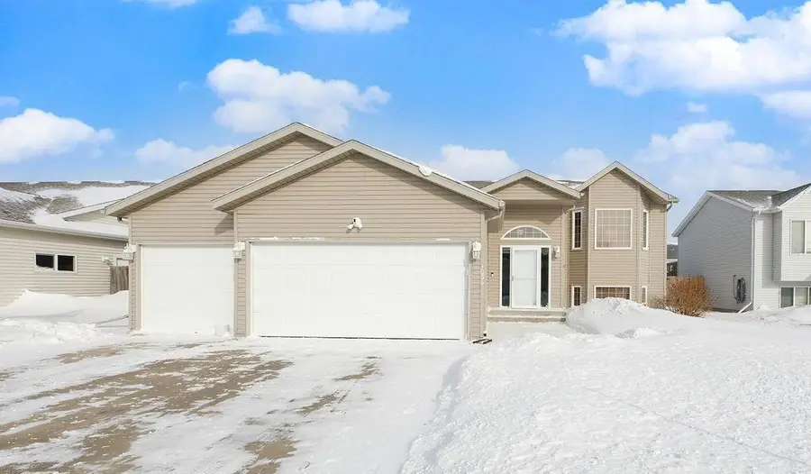 1034 39th Avenue W, West Fargo, ND 58078 - #2