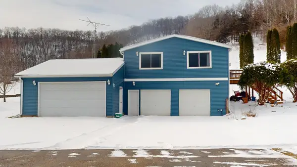 S3527 Bobcat Trail, Fountain City, WI 54629