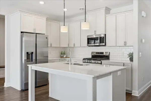 1715 Southpoint Lane, Hudson, WI 54016