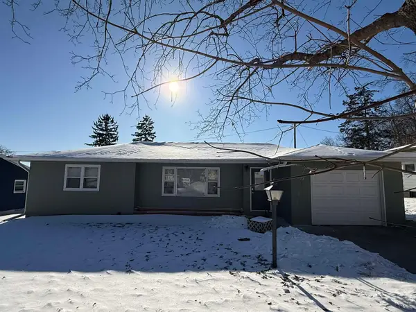 829 S Hill Street, Fountain City, WI 54629