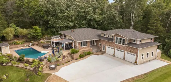 217 Cedar Drive W, Hudson, WI 54016